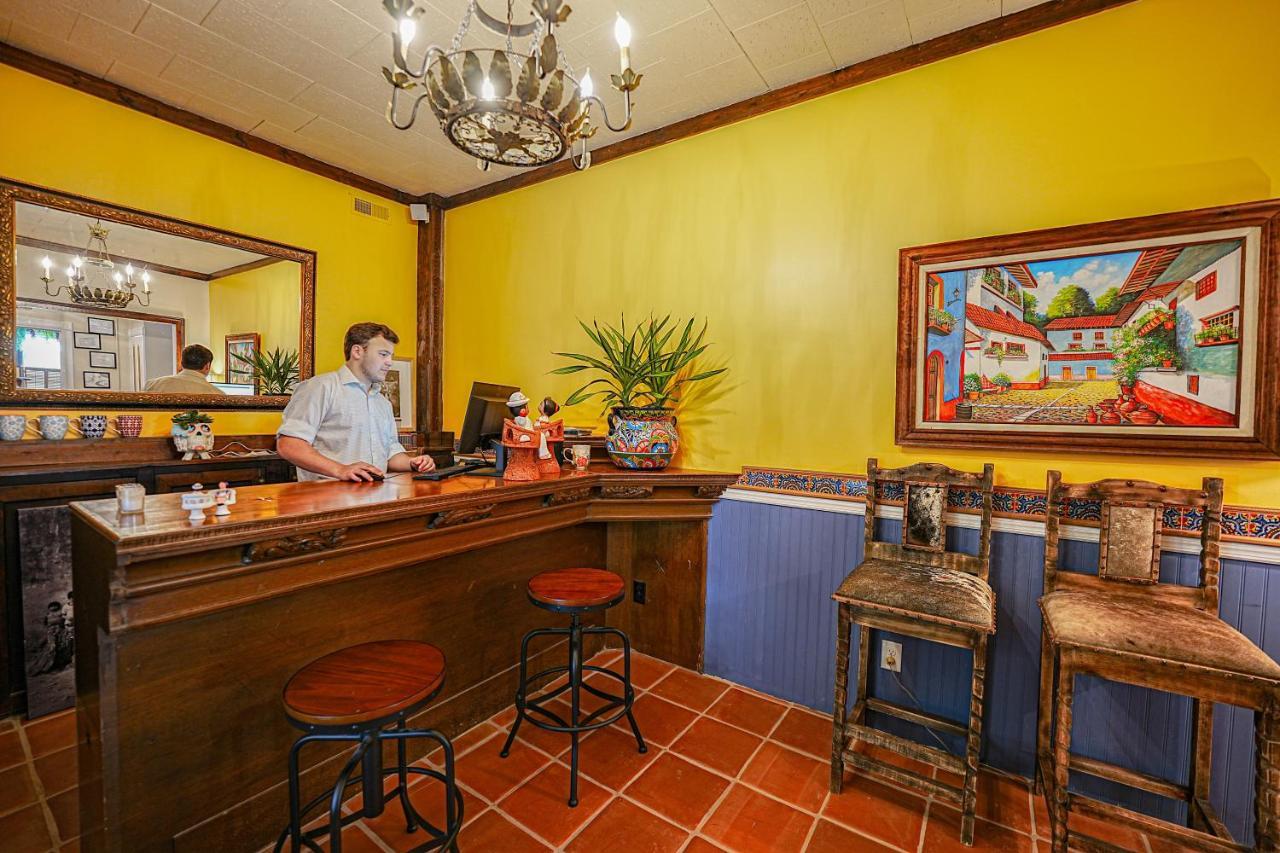 La Posada ميلفورد المظهر الخارجي الصورة